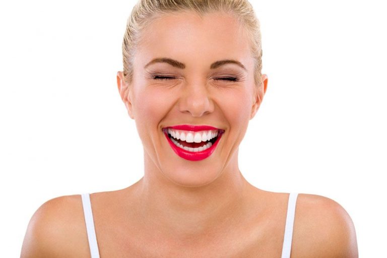 ¿Cómo cuidar nuestros dientes para tener una sonrisa más bonita?